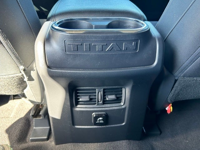 2018 Nissan TITAN SV