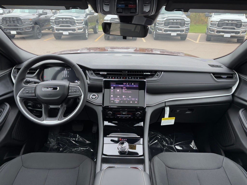 2025 Jeep Grand Cherokee GRAND CHEROKEE LAREDO X 4X4