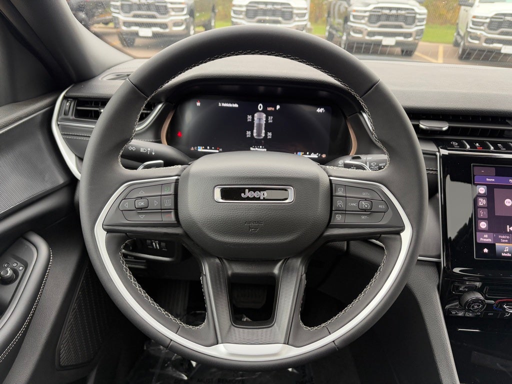 2025 Jeep Grand Cherokee GRAND CHEROKEE LAREDO X 4X4