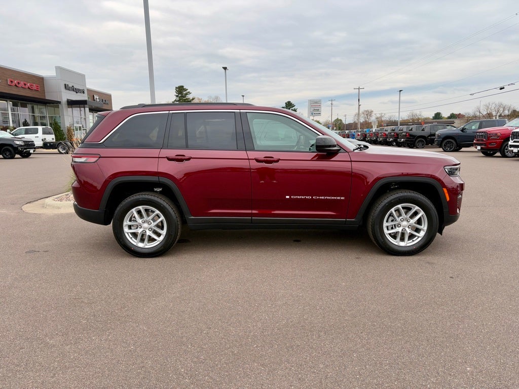 2025 Jeep Grand Cherokee GRAND CHEROKEE LAREDO X 4X4