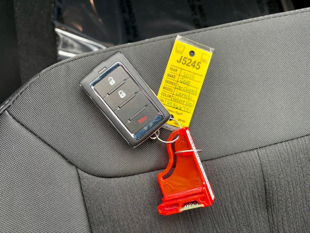 2025 Jeep Grand Cherokee GRAND CHEROKEE LAREDO X 4X4