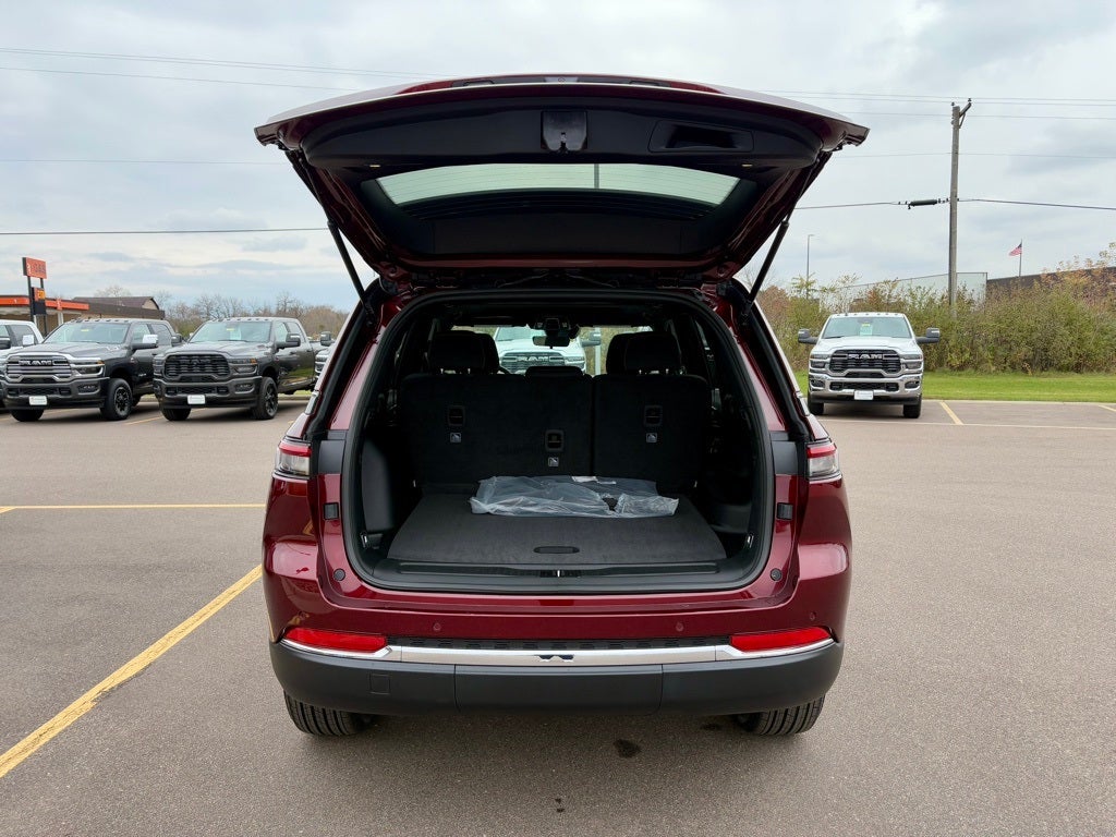 2025 Jeep Grand Cherokee GRAND CHEROKEE LAREDO X 4X4