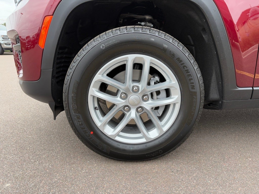 2025 Jeep Grand Cherokee GRAND CHEROKEE LAREDO X 4X4