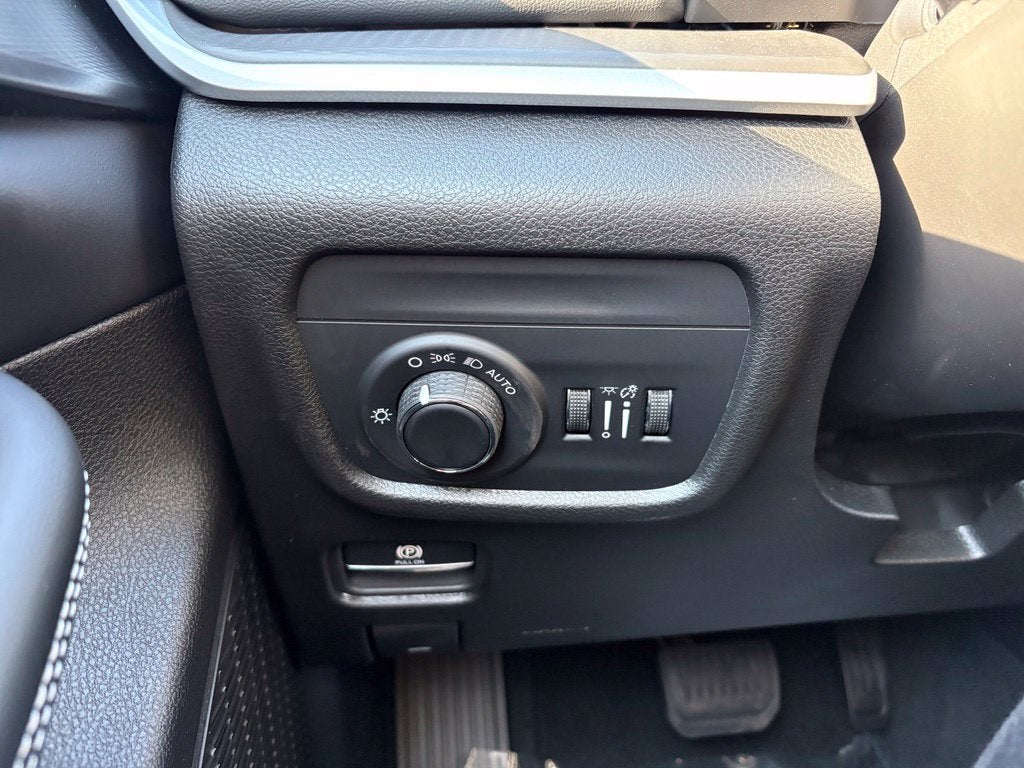 2027 Jeep Grand Cherokee GRAND CHEROKEE LAREDO 4X4