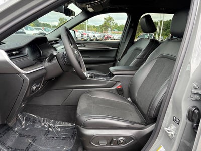 2027 Jeep Grand Cherokee Laredo Altitude