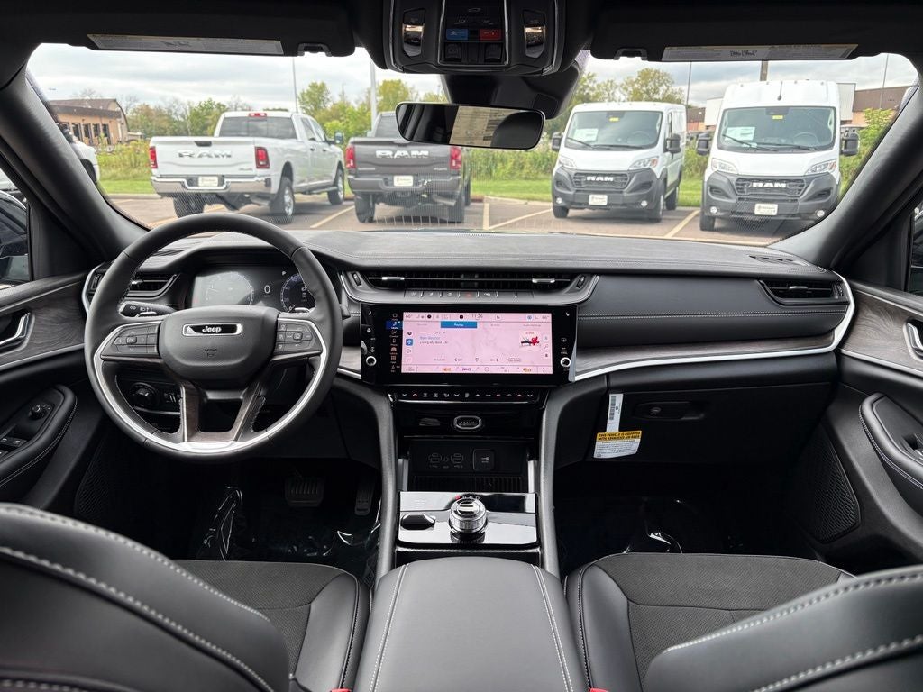 2027 Jeep Grand Cherokee Laredo Altitude