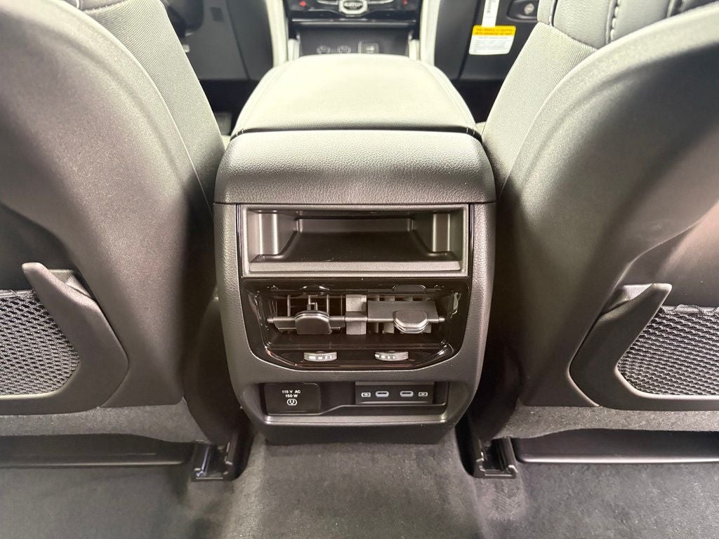 2027 Jeep Grand Cherokee GRAND CHEROKEE LAREDO ALTITUDE 4X4