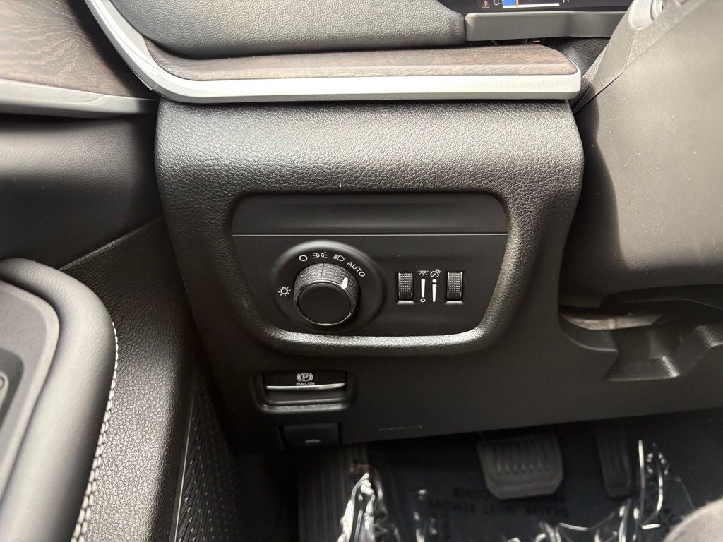 2027 Jeep Grand Cherokee GRAND CHEROKEE LAREDO ALTITUDE 4X4
