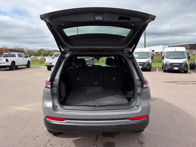 2027 Jeep Grand Cherokee Laredo Altitude