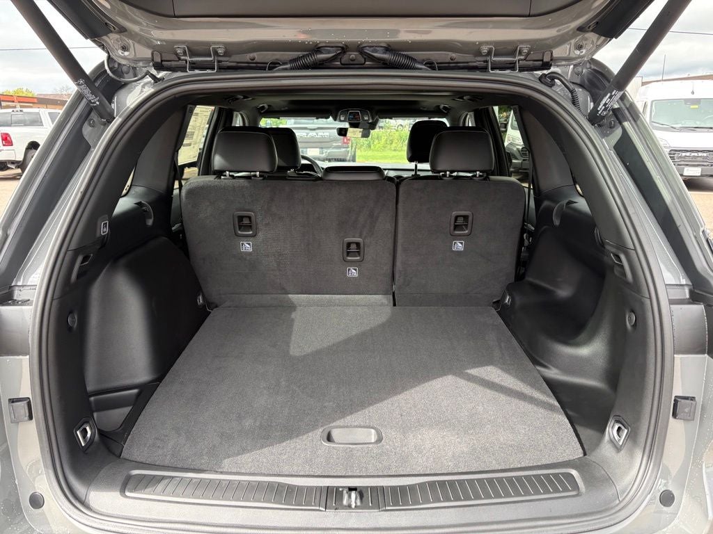 2027 Jeep Grand Cherokee Laredo Altitude