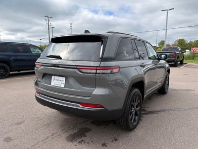 2027 Jeep Grand Cherokee Laredo Altitude