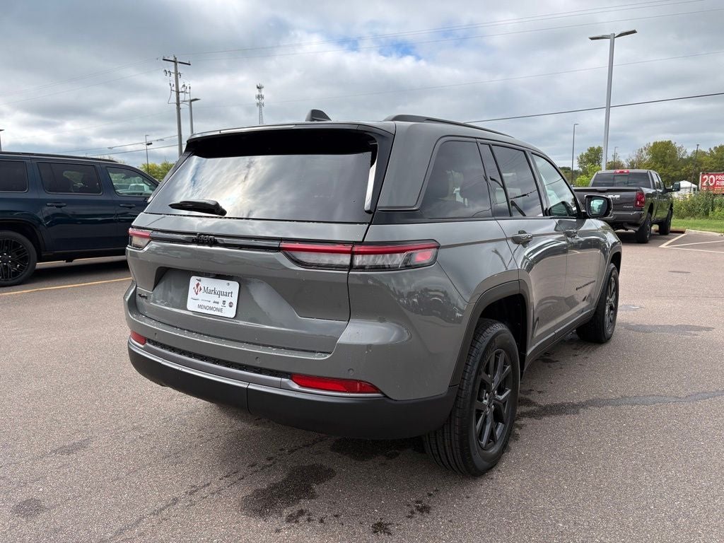 2027 Jeep Grand Cherokee Laredo Altitude