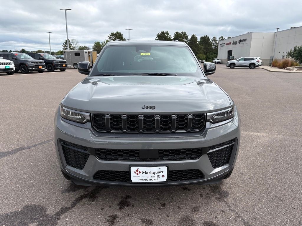 2027 Jeep Grand Cherokee Laredo Altitude