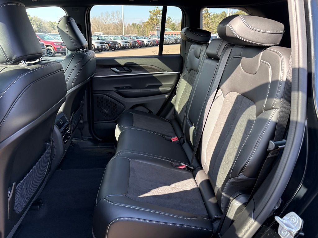 2026 Jeep Grand Cherokee GRAND CHEROKEE LAREDO ALTITUDE 4X4