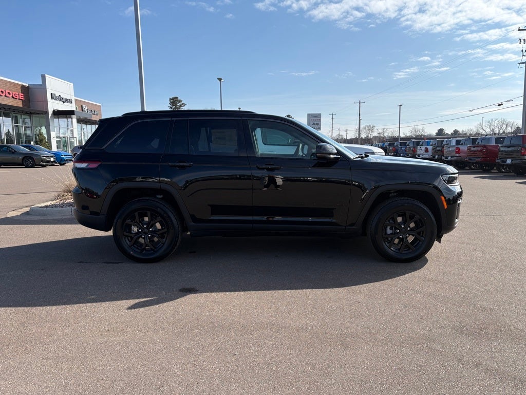 2026 Jeep Grand Cherokee GRAND CHEROKEE LAREDO ALTITUDE 4X4