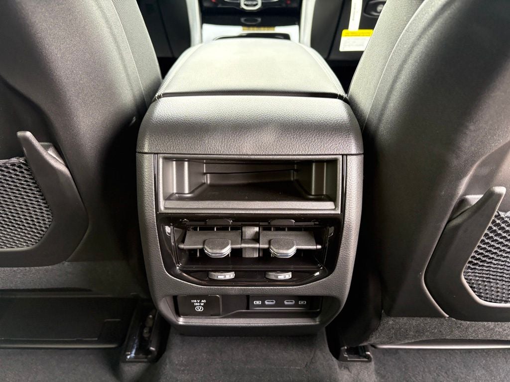 2027 Jeep Grand Cherokee GRAND CHEROKEE LAREDO ALTITUDE 4X4