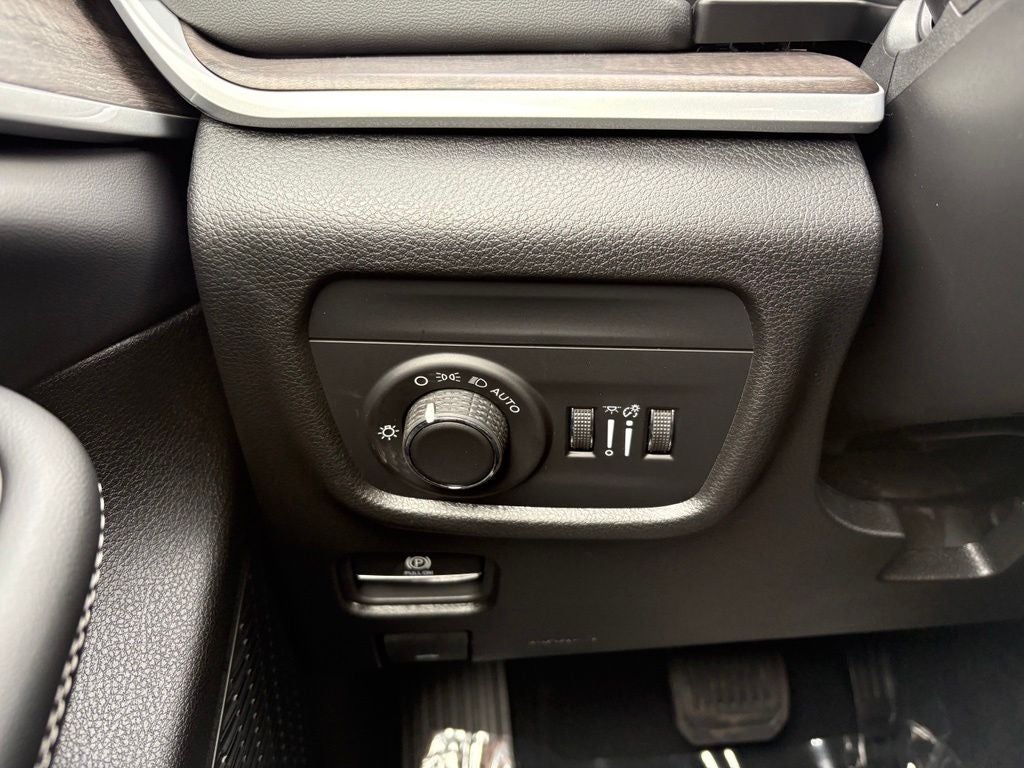 2027 Jeep Grand Cherokee GRAND CHEROKEE LAREDO ALTITUDE 4X4