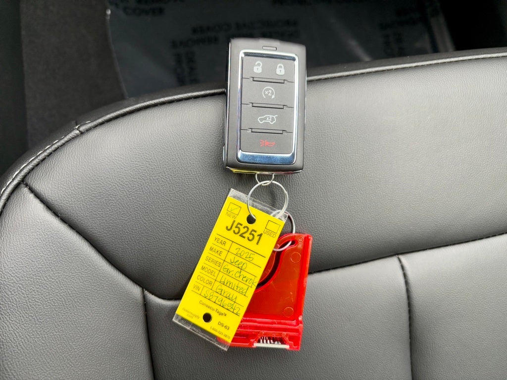 2025 Jeep Grand Cherokee GRAND CHEROKEE LIMITED 4X4