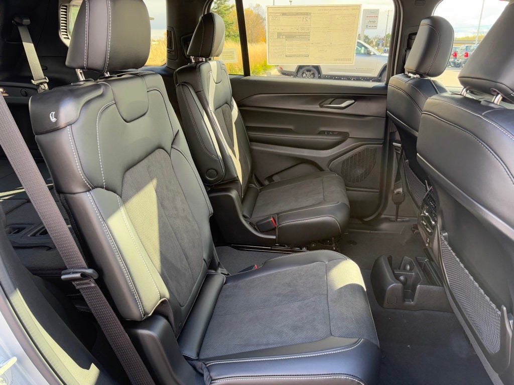 2025 Jeep Grand Cherokee GRAND CHEROKEE L ALTITUDE X 4X4