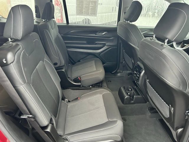 2023 Jeep Grand Cherokee L Laredo 4x4