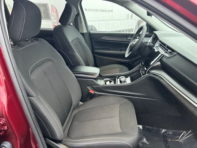 2023 Jeep Grand Cherokee L Laredo 4x4