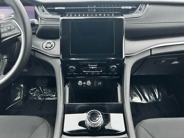 2023 Jeep Grand Cherokee L Laredo 4x4