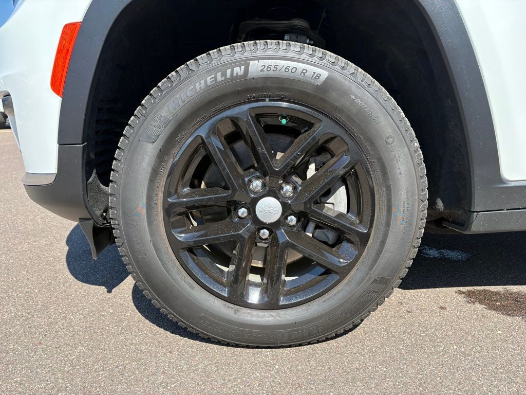 2023 Jeep Grand Cherokee L Laredo 4x4