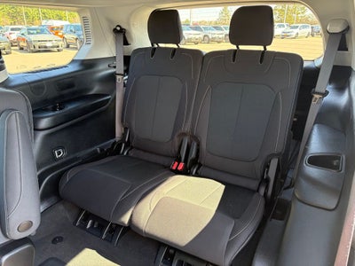 2023 Jeep Grand Cherokee L Laredo 4x4