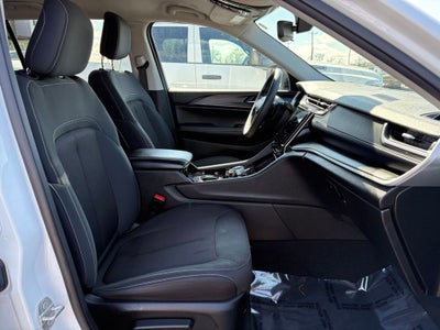 2023 Jeep Grand Cherokee L Laredo 4x4