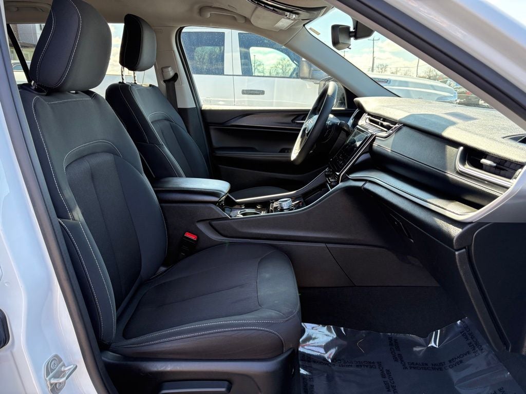 2023 Jeep Grand Cherokee L Laredo 4x4