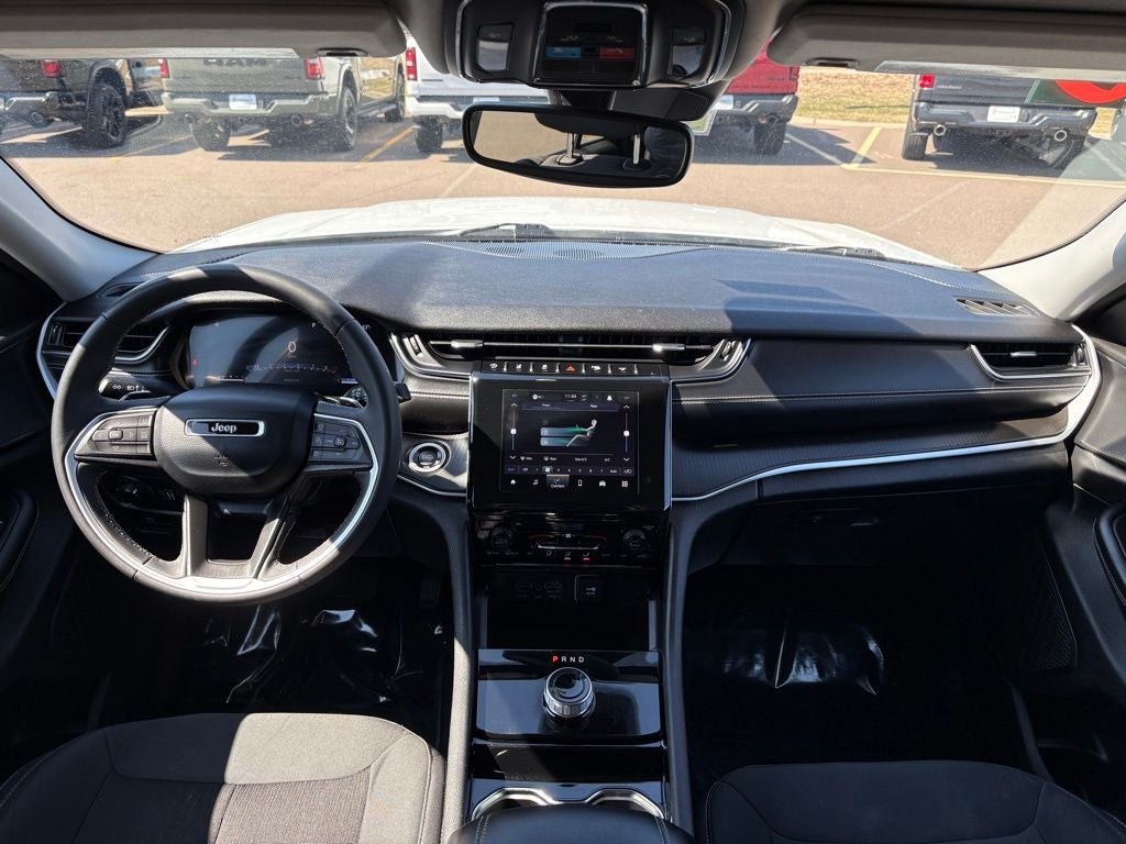 2023 Jeep Grand Cherokee L Laredo 4x4