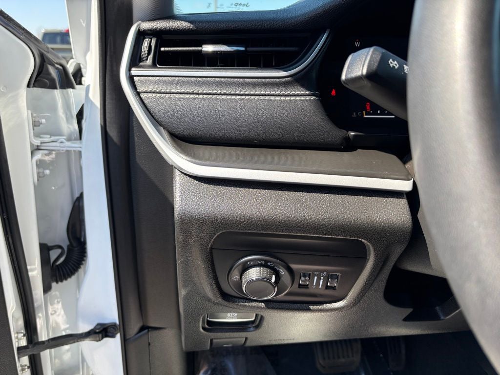 2023 Jeep Grand Cherokee L Laredo 4x4