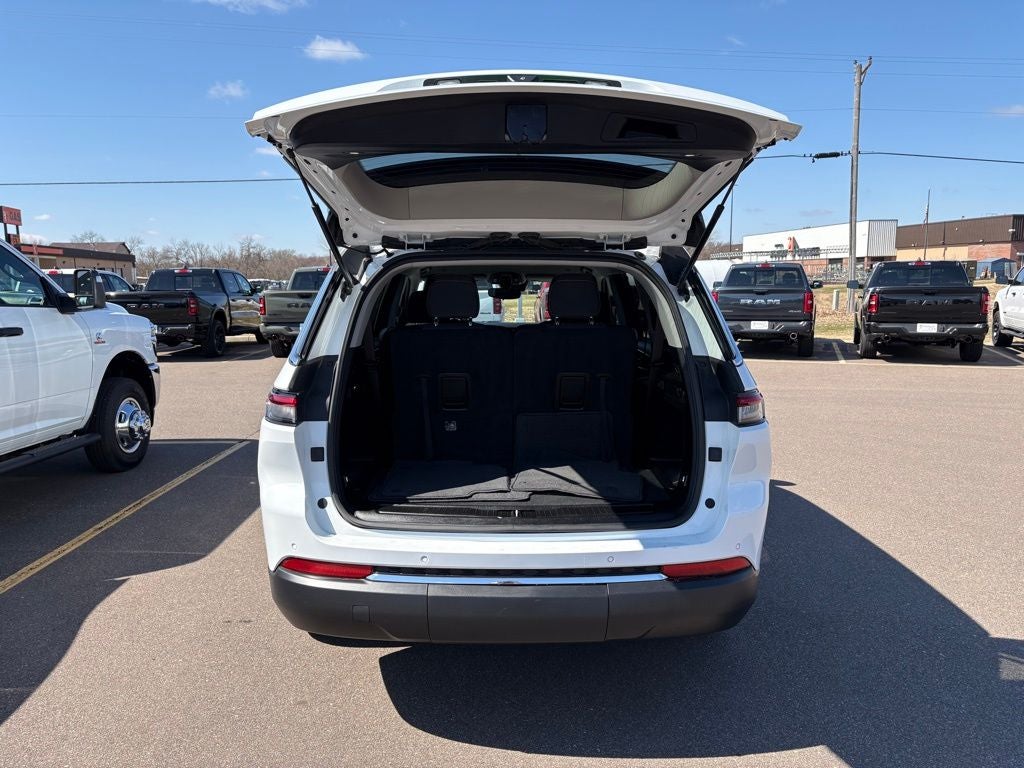 2023 Jeep Grand Cherokee L Laredo 4x4