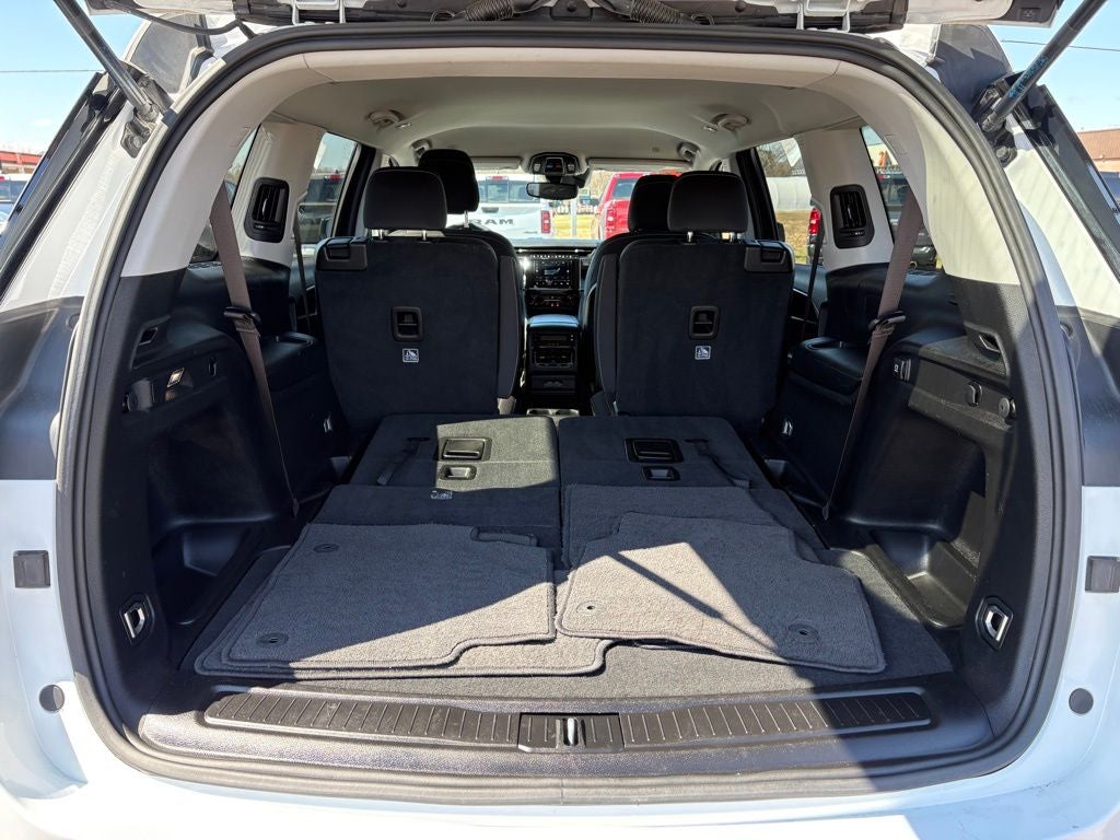 2023 Jeep Grand Cherokee L Laredo 4x4