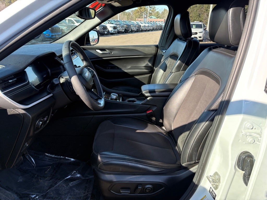 2024 Jeep Grand Cherokee L Altitude 4x4