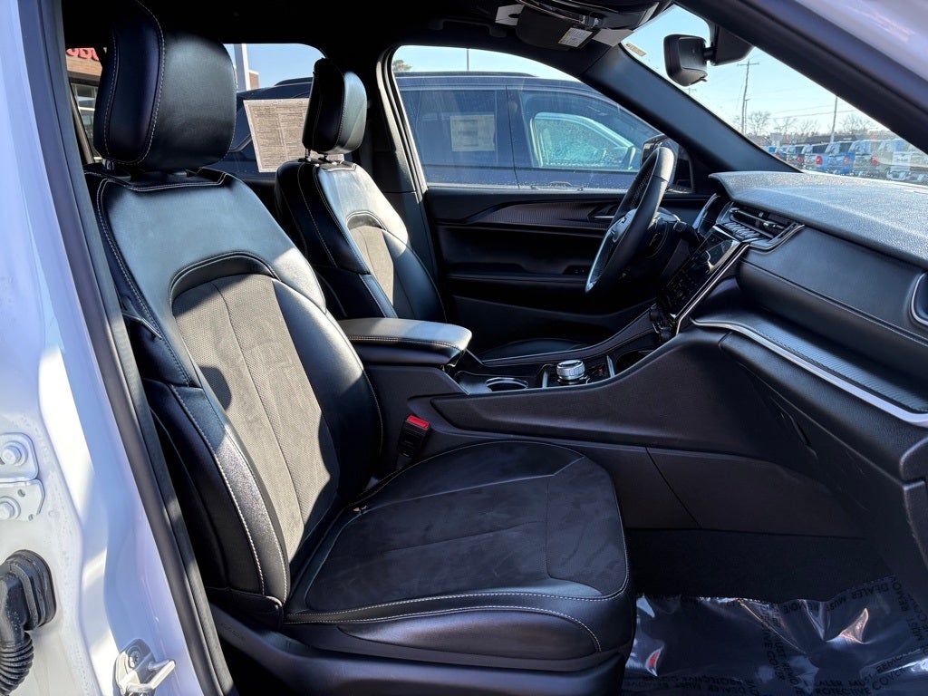 2024 Jeep Grand Cherokee L Altitude 4x4