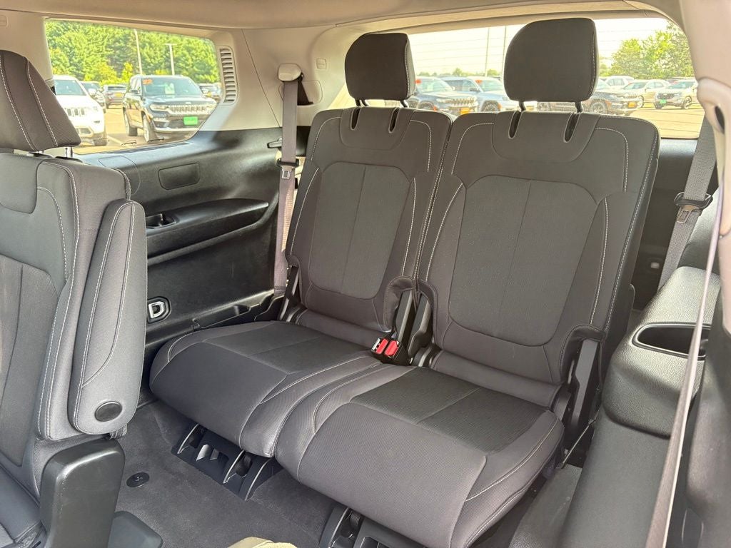 2023 Jeep Grand Cherokee L Laredo 4x4
