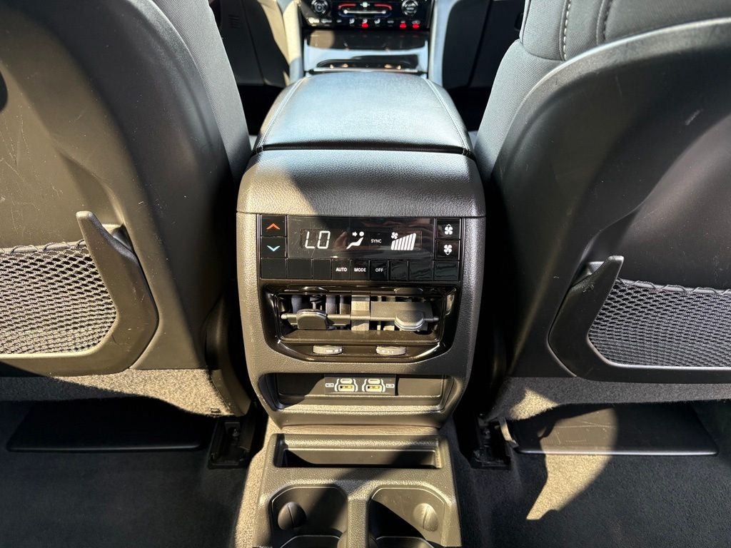 2023 Jeep Grand Cherokee L Laredo 4x4