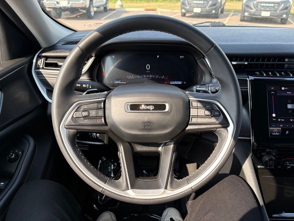 2023 Jeep Grand Cherokee L Laredo 4x4