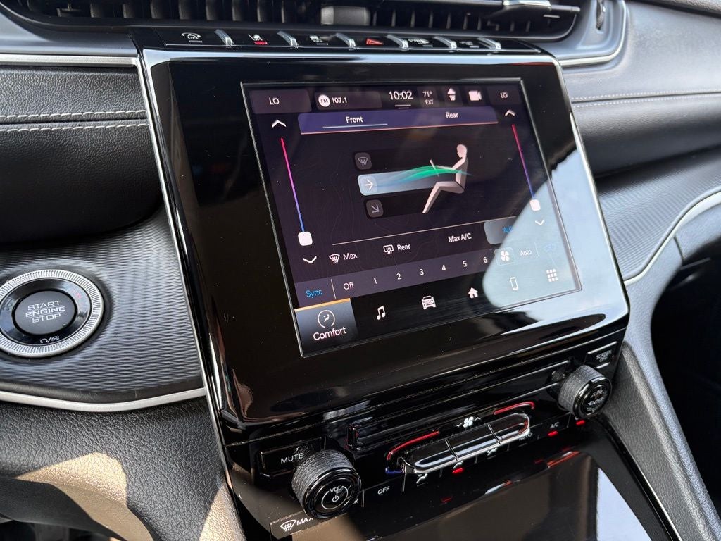 2023 Jeep Grand Cherokee L Laredo 4x4