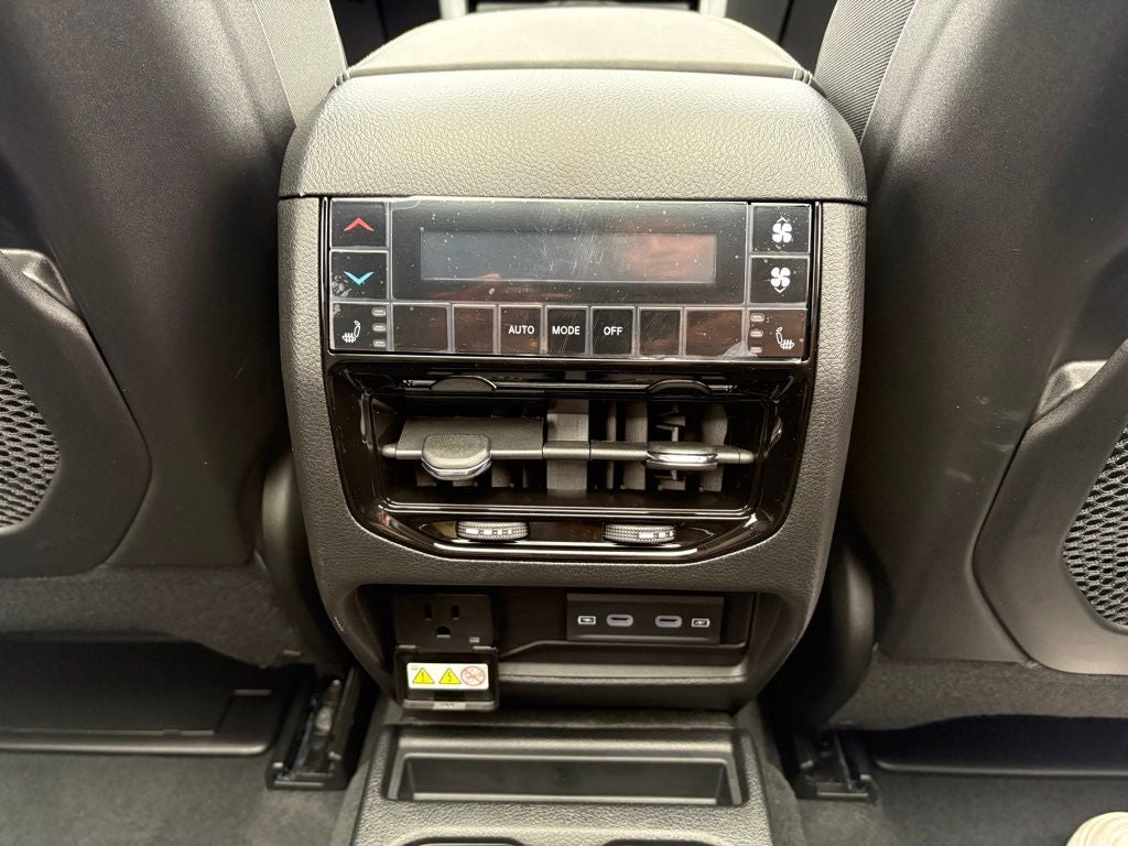 2026 Jeep Grand Cherokee GRAND CHEROKEE L LIMITED RESERVE 4X4