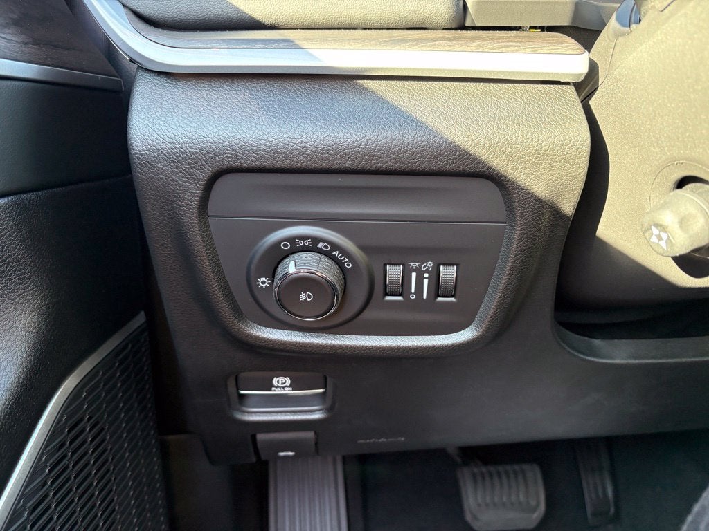 2027 Jeep Grand Cherokee GRAND CHEROKEE L LIMITED RESERVE 4X4