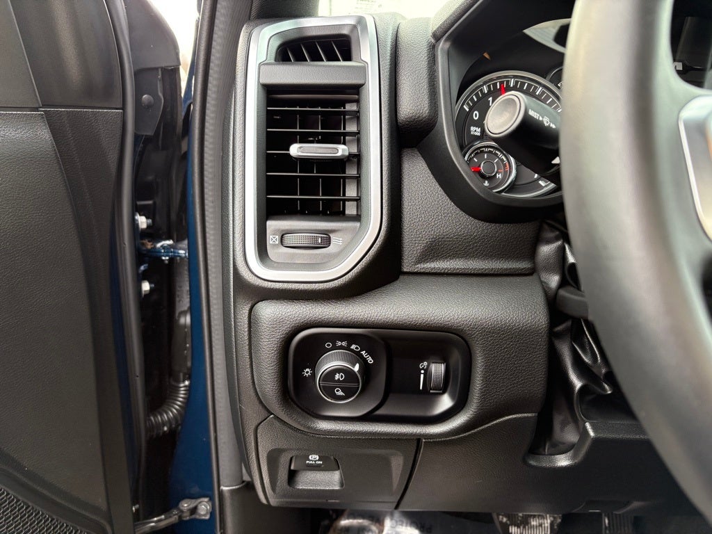 2024 RAM 1500 Big Horn Crew Cab 4x4 5'7' Box