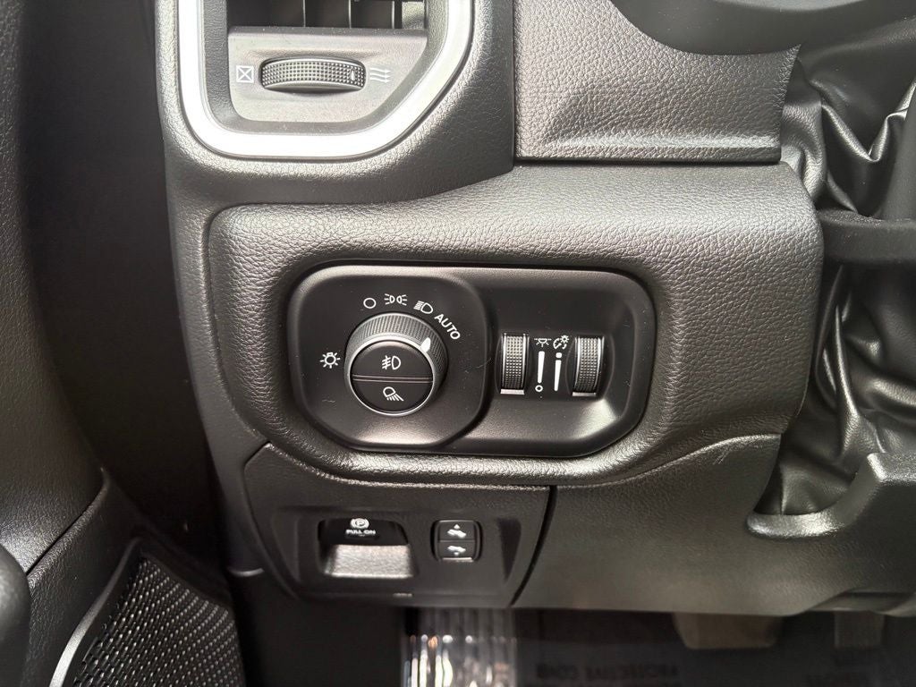 2025 RAM 1500 Big Horn Crew Cab 4x4 5'7' Box
