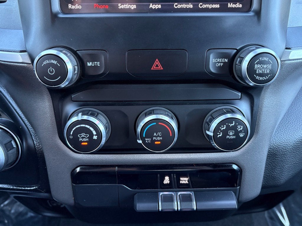 2021 RAM 1500 Big Horn Quad Cab 4x4 6'4' Box