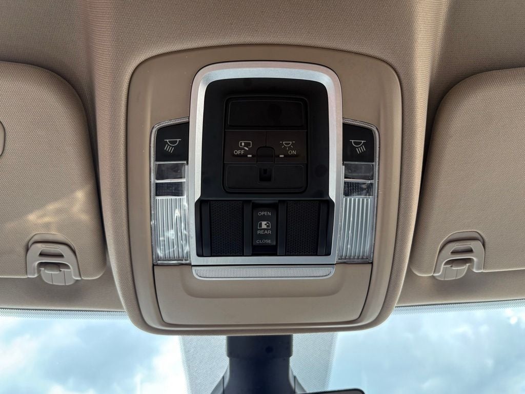 2020 RAM 1500 Laramie Quad Cab 4x4 6'4' Box