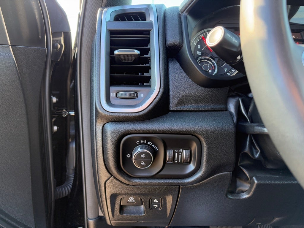 2025 RAM 1500 Big Horn Crew Cab 4x4 5'7' Box