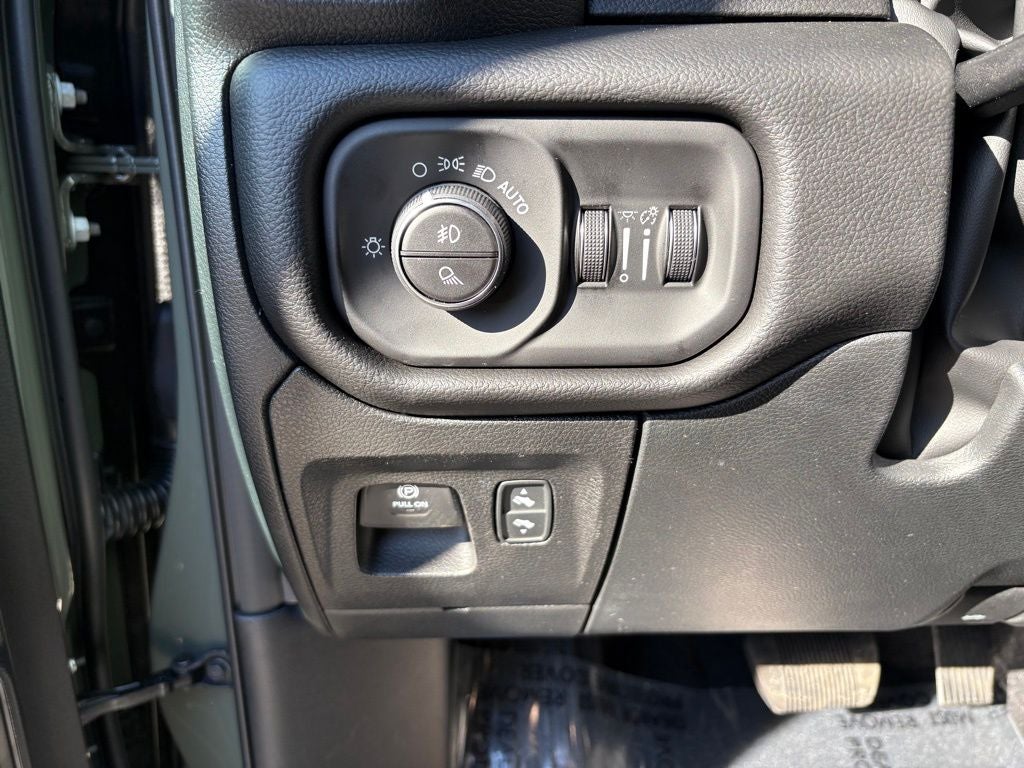 2026 RAM Ram 1500 RAM 1500 LONE STAR CREW CAB 4X4 5'7' BOX