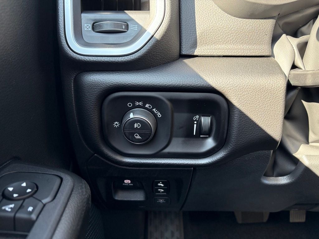 2027 RAM Ram 1500 RAM 1500 BIG HORN CREW CAB 4X4 5'7' BOX