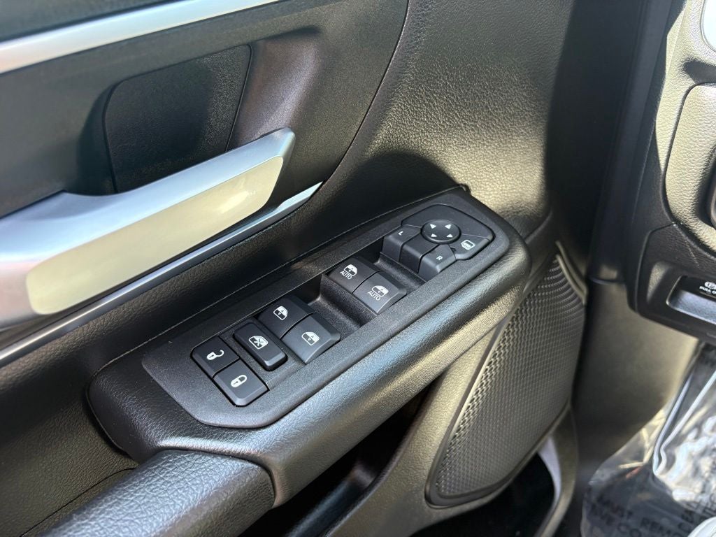 2025 RAM 1500 Big Horn Crew Cab 4x4 5'7' Box